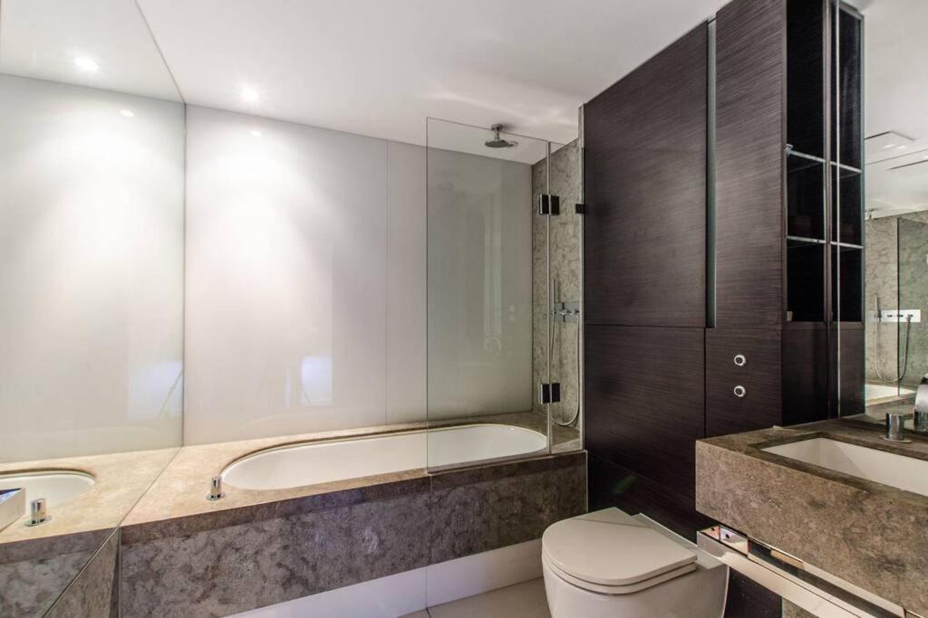 Skyview Waterside City Luxury Apartment London Eksteriør billede