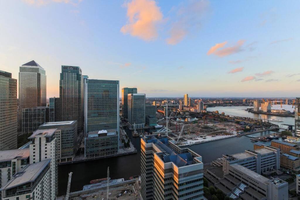 Skyview Waterside City Luxury Apartment London Eksteriør billede