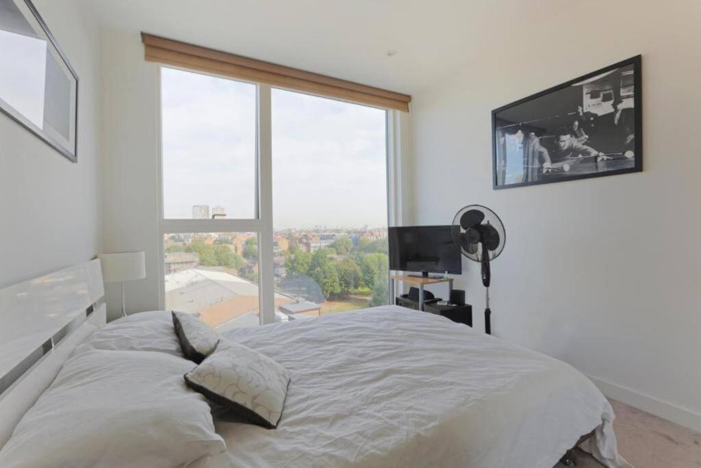 Skyview Waterside City Luxury Apartment London Eksteriør billede