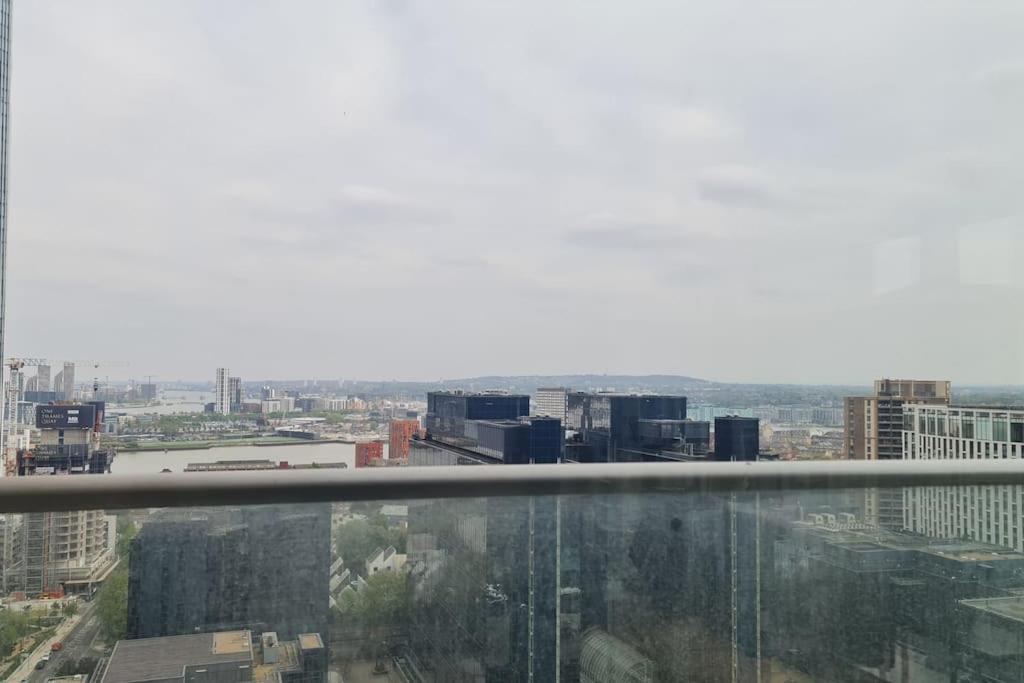 Skyview Waterside City Luxury Apartment London Eksteriør billede