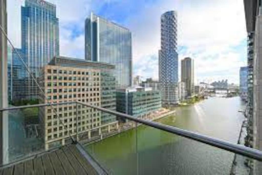 Skyview Waterside City Luxury Apartment London Eksteriør billede